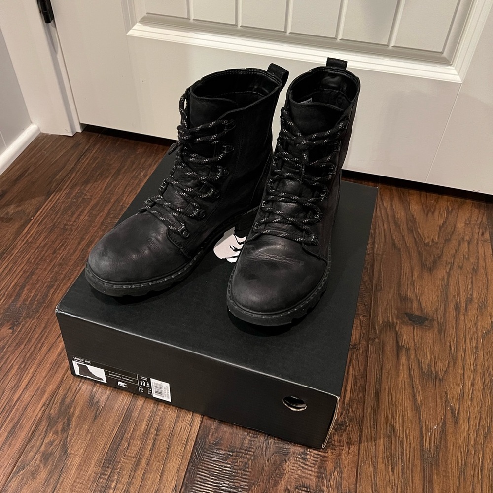 Women’s Sorel Black Lenox Lace Boots.